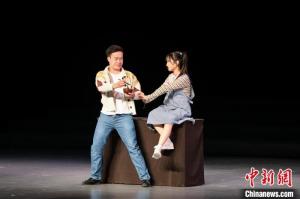 澳門青年原創話劇《苦盡甘來》在貴陽上演