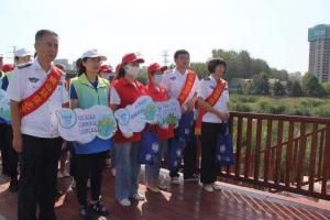 青島嶗山區環保志愿者開展凈灘護水主題活動